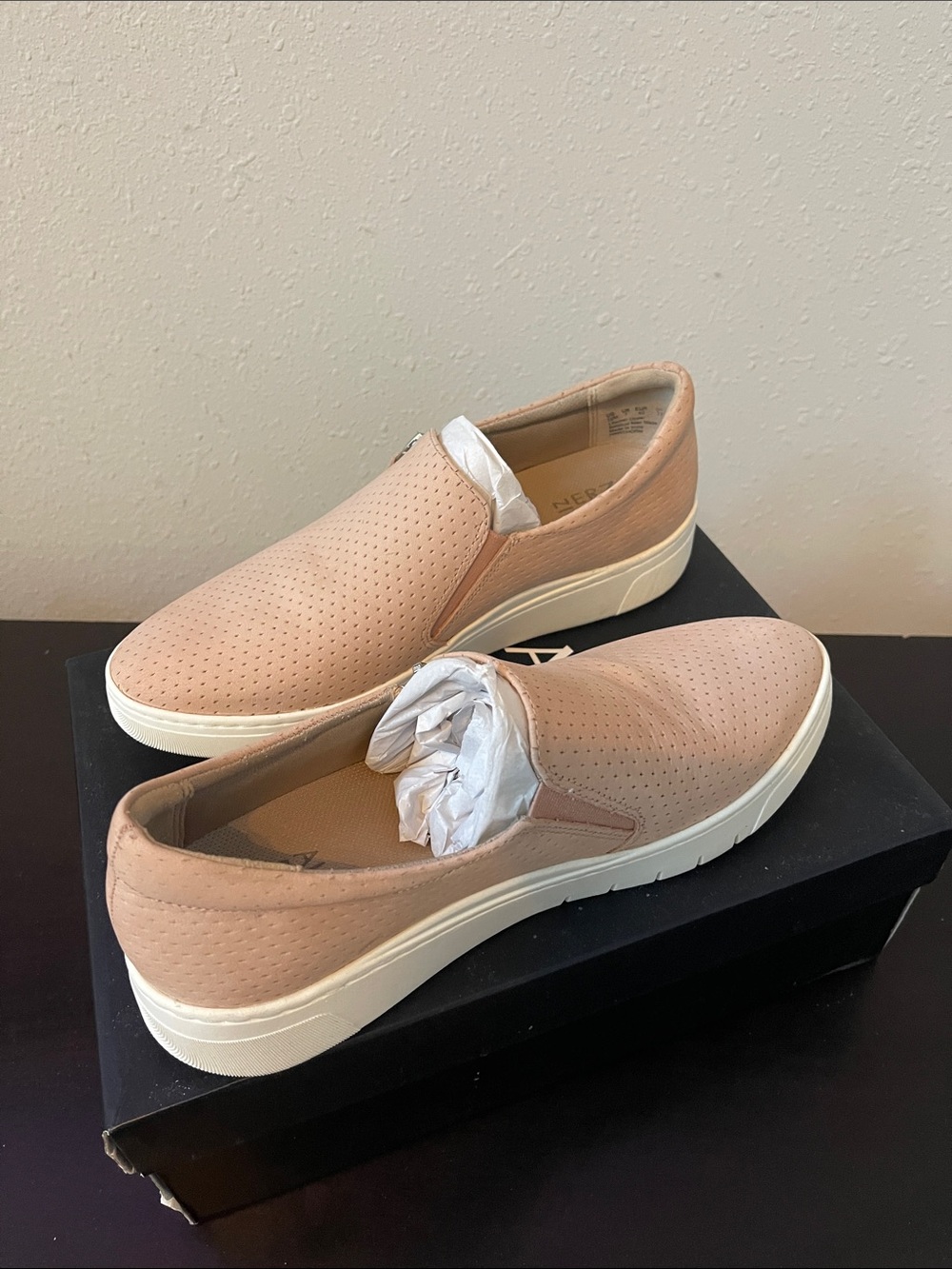 Naturalizer Hawthorn Slip-On Sneakers in Almond Pink